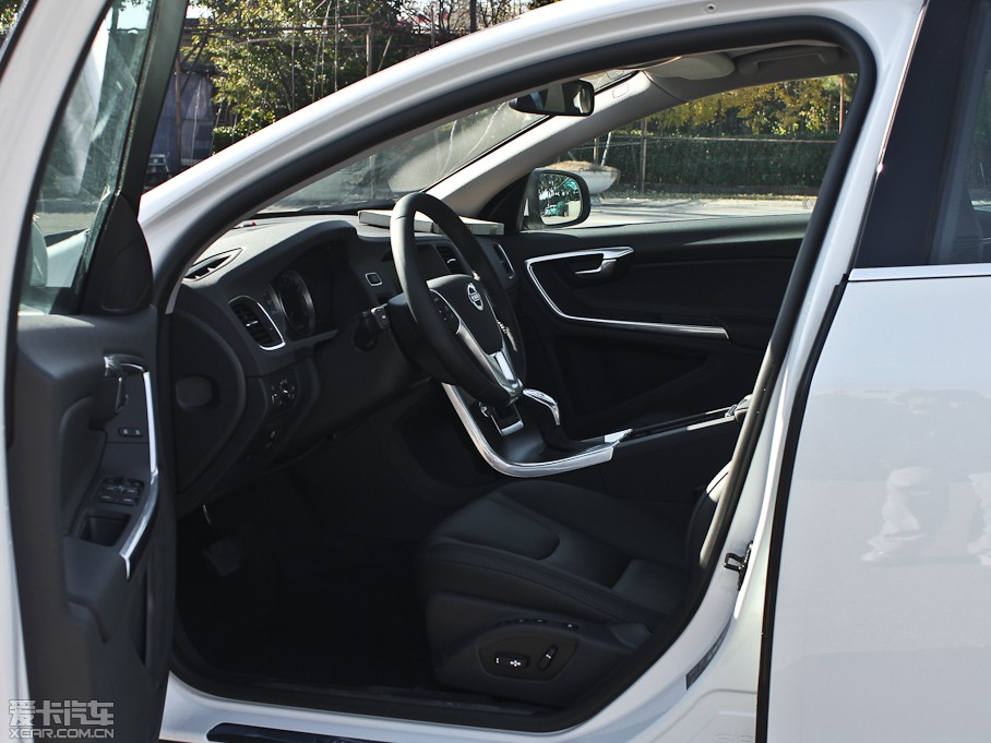 2013���֠���S60(�M��) 2.0T T5 ���m��