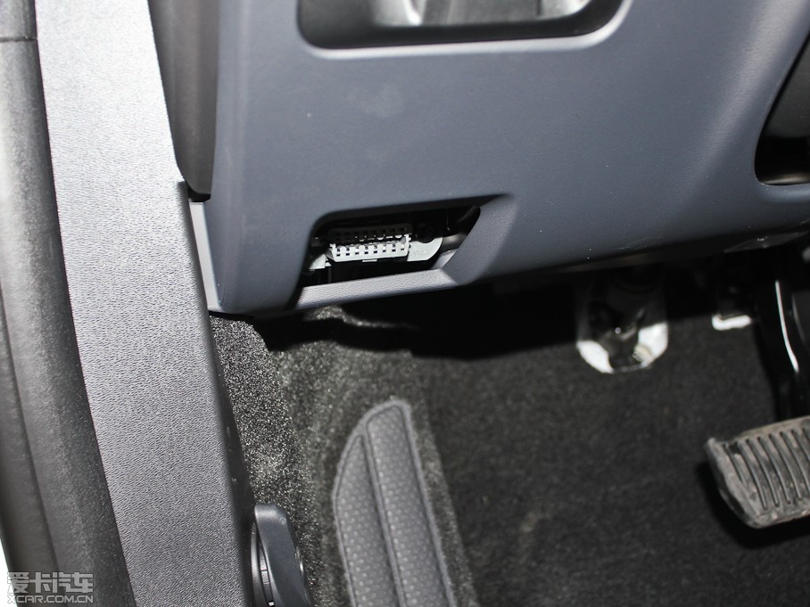 2013���֠���S60(�M��) 2.0T T5 ���m��