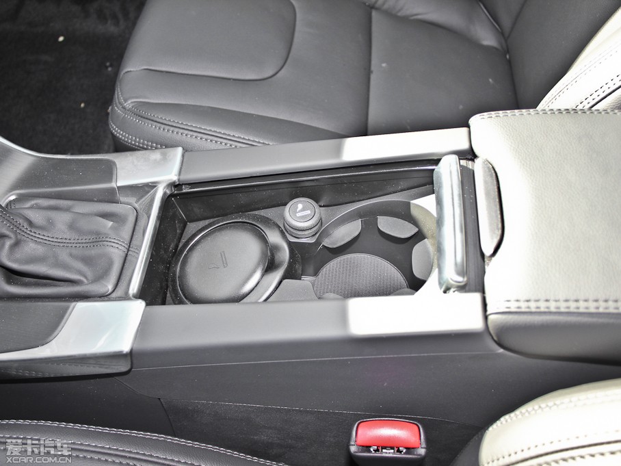 2013���֠���S60(�M��) 2.0T T5 ���m��