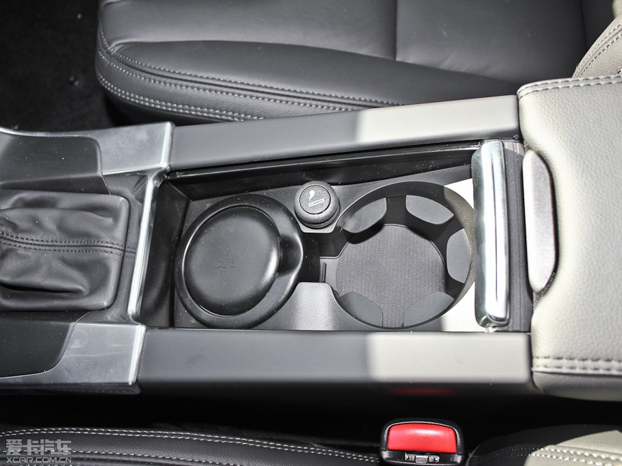 2013���֠���S60(�M��) 2.0T T5 ���m��