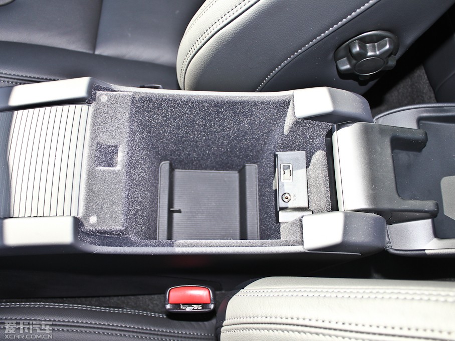 2013���֠���S60(�M��) 2.0T T5 ���m��