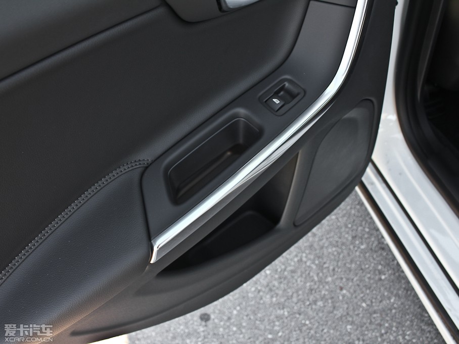 2013���֠���S60(�M��) 2.0T T5 ���m��