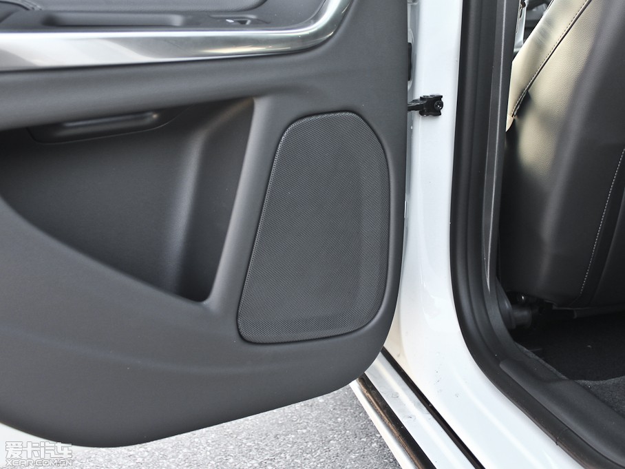 2013���֠���S60(�M��) 2.0T T5 ���m��