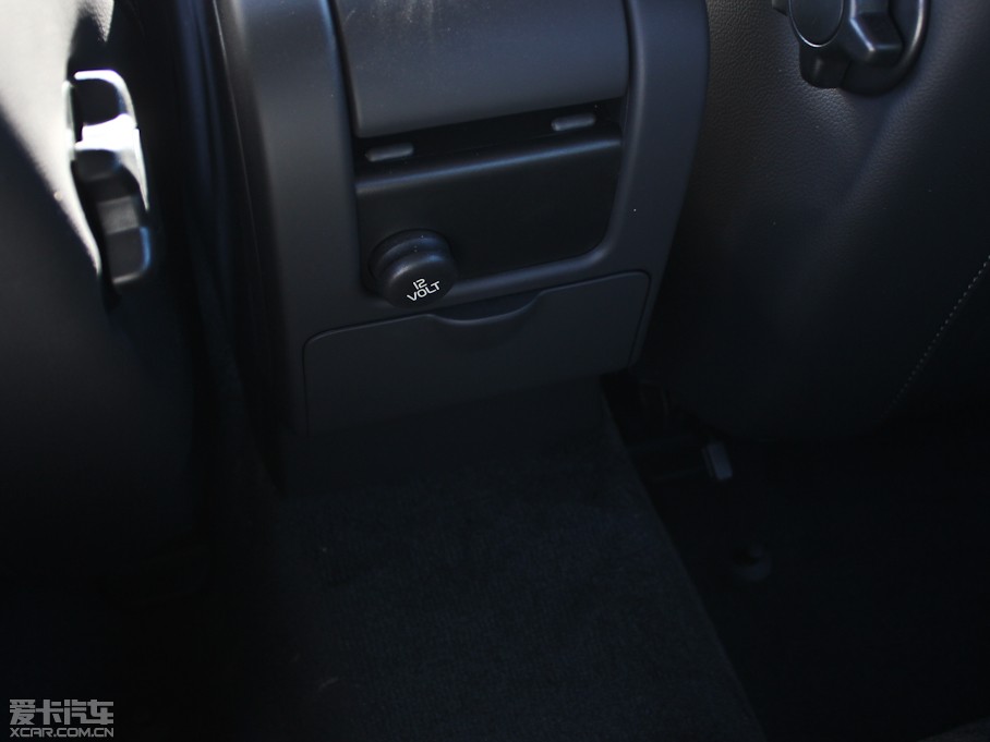 2013���֠���S60(�M��) 2.0T T5 ���m��