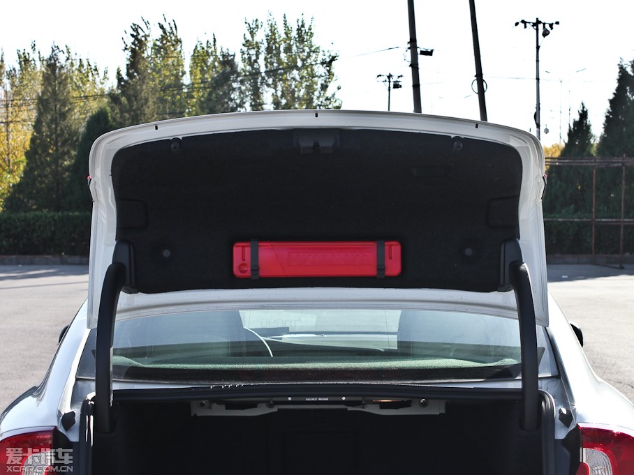 2013���֠���S60(�M(j��n)��) 2.0T T5 ���m��