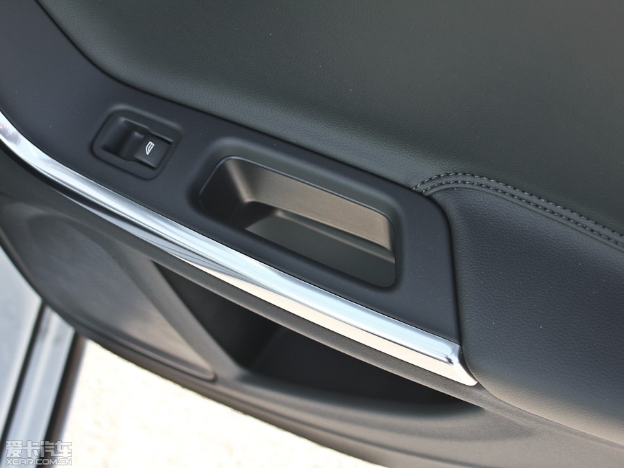 2013���֠���S60(�M��) 2.0T T5 ���m��