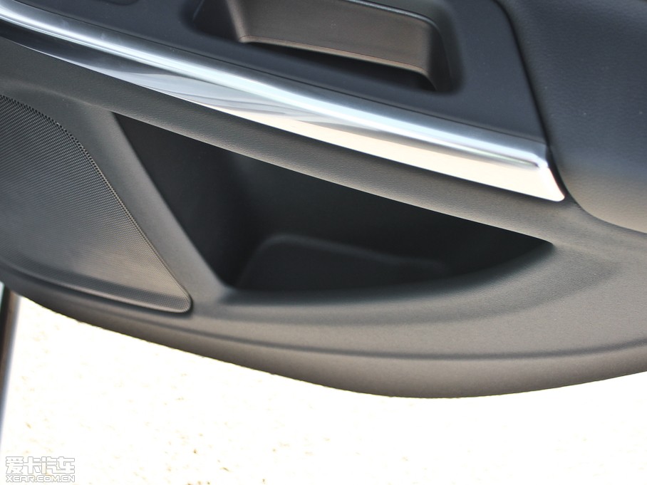 2013���֠���S60(�M��) 2.0T T5 ���m��