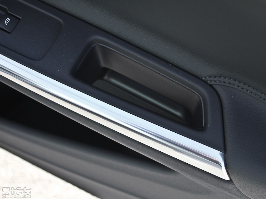 2013���֠���S60(�M��) 2.0T T5 ���m��