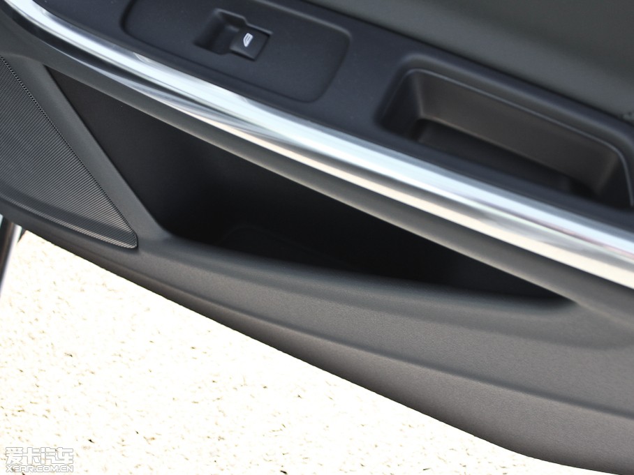 2013���֠���S60(�M��) 2.0T T5 ���m��