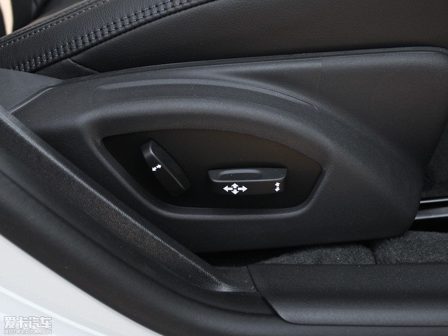 2013���֠���S60(�M��) 2.0T T5 ���m��