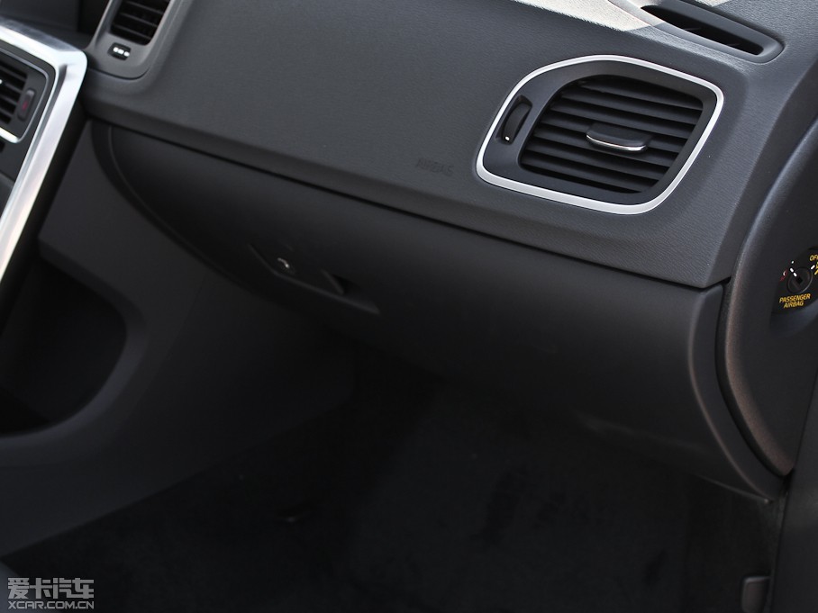 2013���֠���S60(�M��) 2.0T T5 ���m��