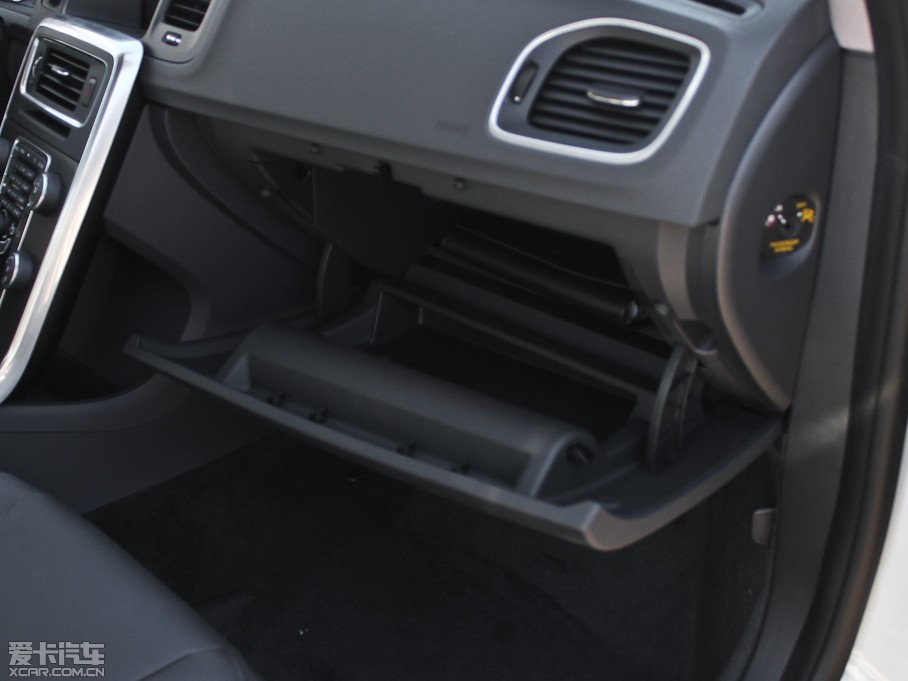 2013���֠���S60(�M��) 2.0T T5 ���m��