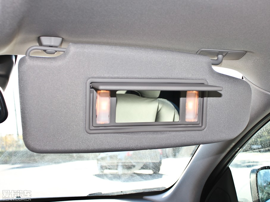 2013���֠���S60(�M��) 2.0T T5 ���m��