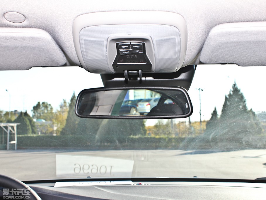 2013���֠���S60(�M��) 2.0T T5 ���m��