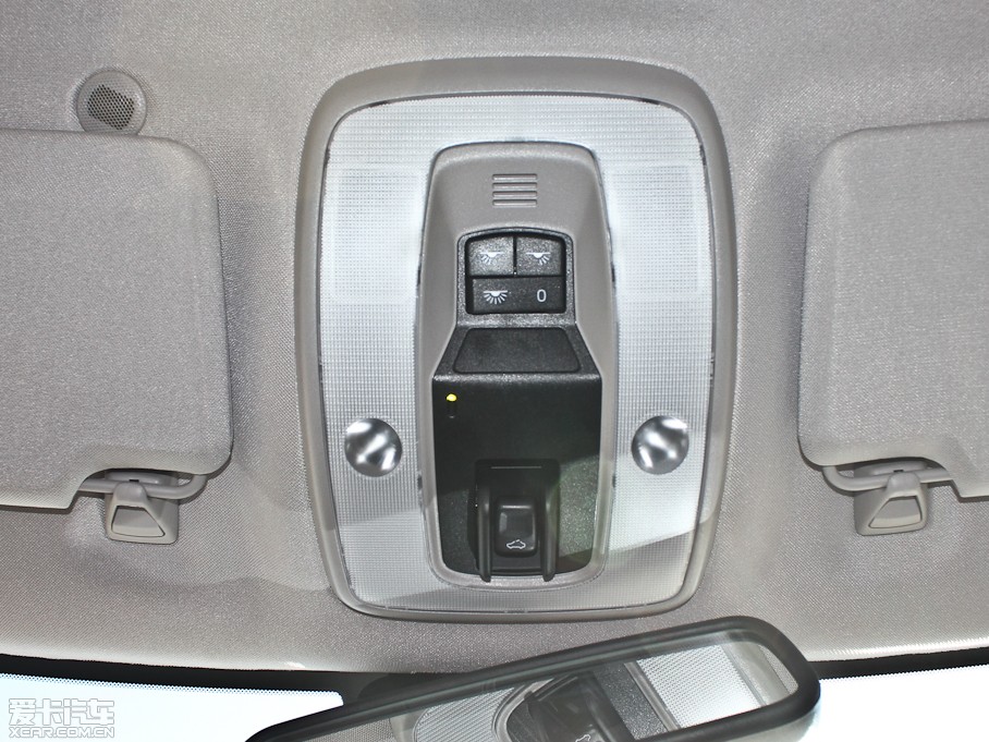 2013���֠���S60(�M��) 2.0T T5 ���m��