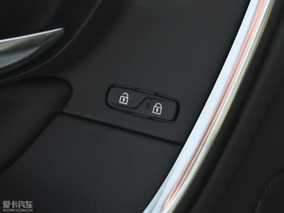 2013���֠���S60(�M��) 2.0T T5 ���m��