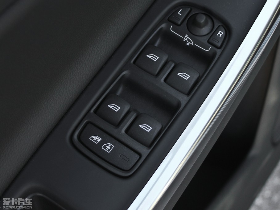 2013���֠���S60(�M��) 2.0T T5 ���m��