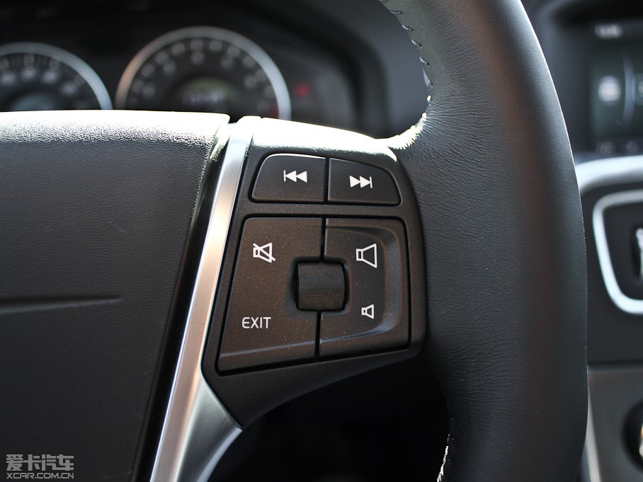 2013���֠���S60(�M��) 2.0T T5 ���m��