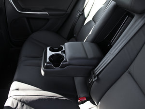 2013款2.0T T5 舒适版 后排中央扶手
