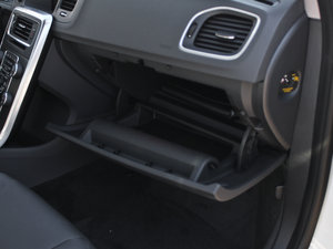 2013款2.0T T5 舒适版 手套箱