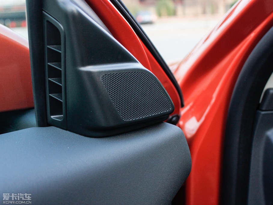 2013���֠���C30 2.0L �ńӰ�