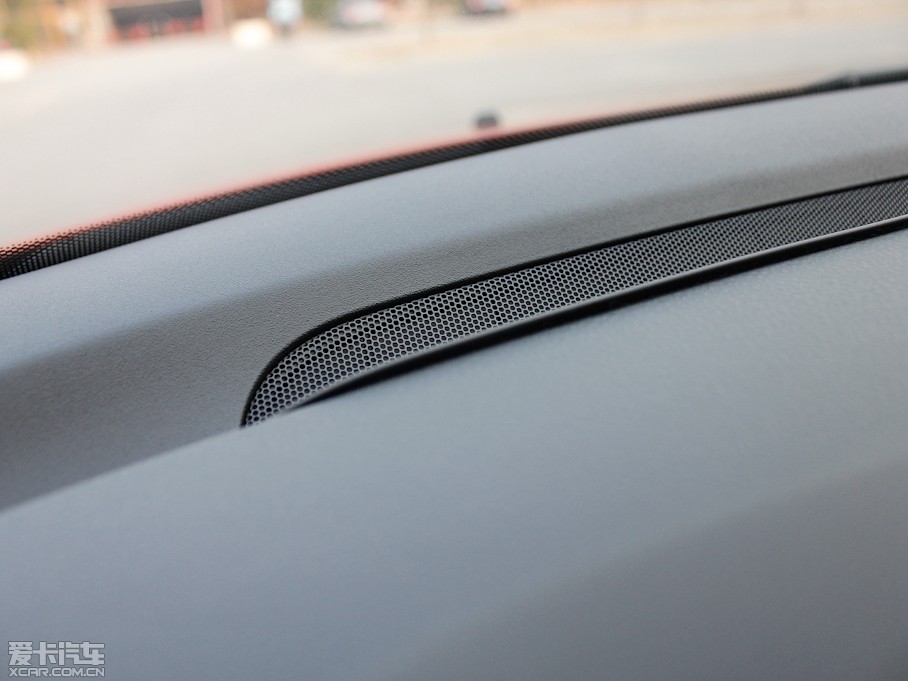 2013���֠���C30 2.0L �ńӰ�