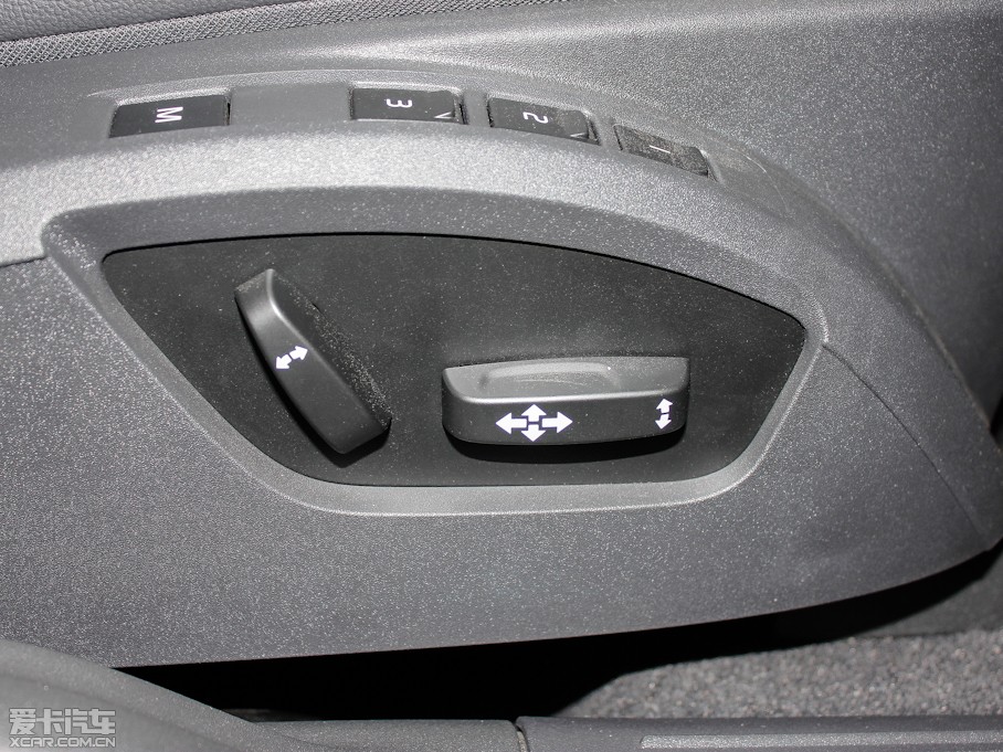 2013���֠���C30 2.0L �ńӰ�