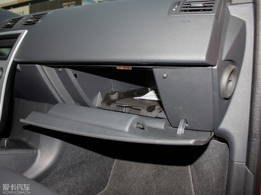 2013���֠���C30 2.0L �ńӰ�