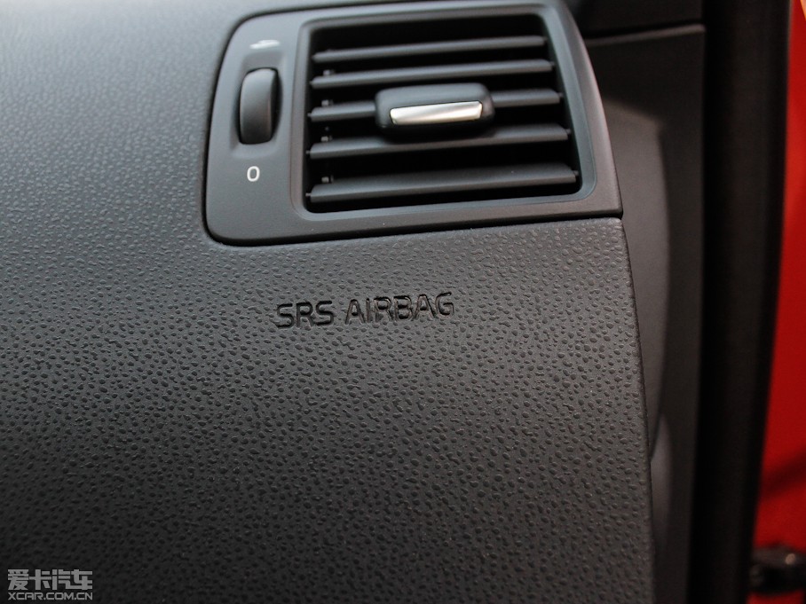 2013���֠���C30 2.0L �ńӰ�