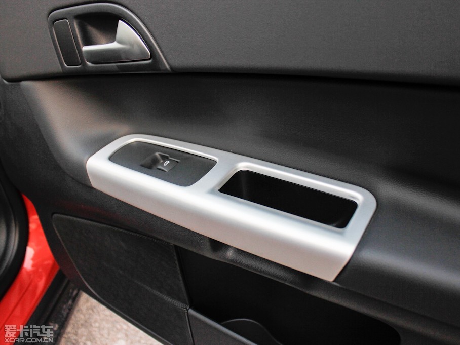 2013���֠���C30 2.0L �ńӰ�