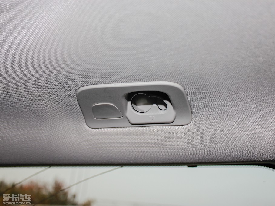 2013���֠���C30 2.0L �ńӰ�