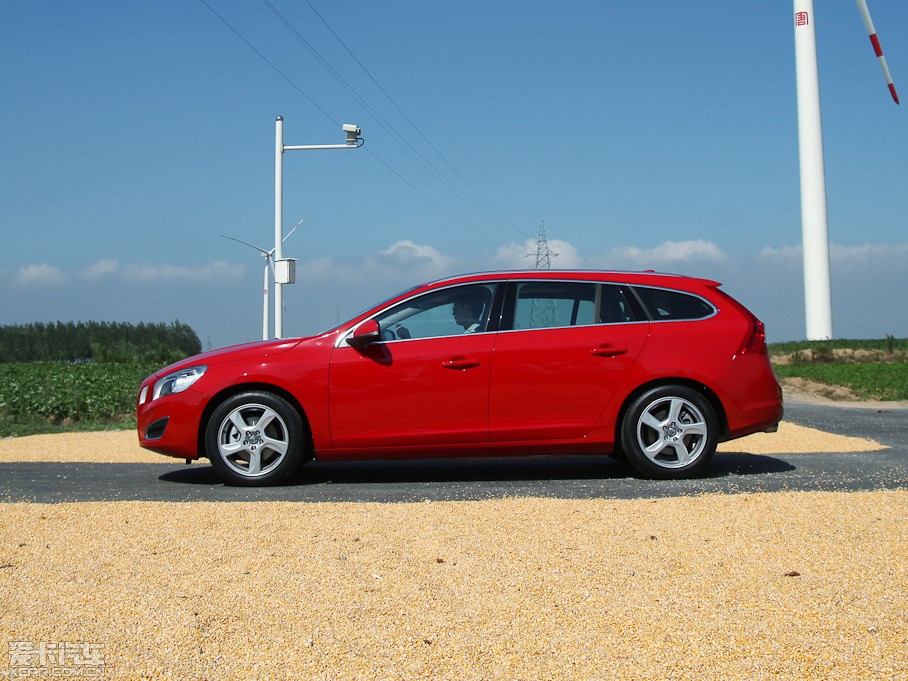 2013���֠���V60 2.0T T5 �����