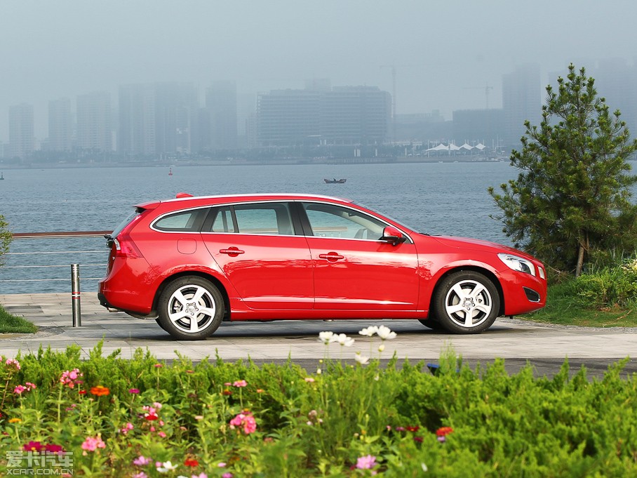 2013���֠���V60 2.0T T5 �����