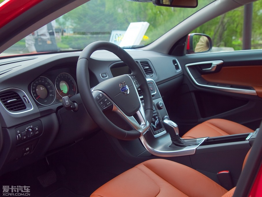 2013���֠���V60 2.0T T5 �����