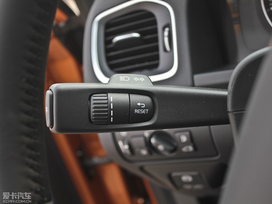 2013���֠���V60 2.0T T5 �����