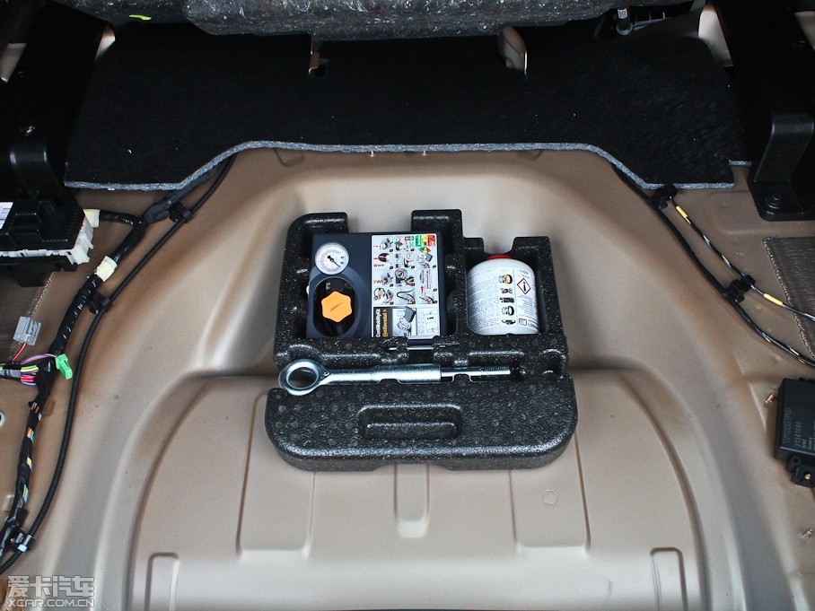 2013���֠���V60 2.0T T5 �����