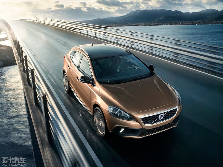 2014V40 Cross Country 2.0T T5 (q)