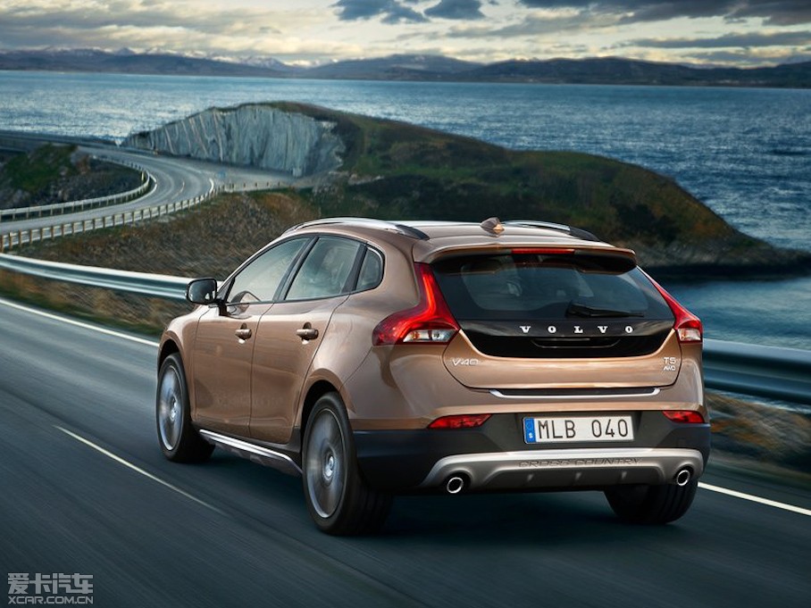 2014V40 Cross Country 2.0T T5 