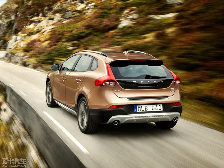 2014V40 Cross Country 2.0T T5 