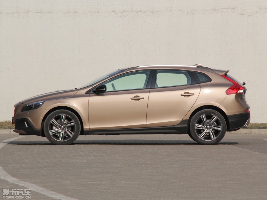 ǰݺý屨ֶǰΪֶV40 Cross Country䱸Drive-EϵT5ʿɴ180kW䱸ϵͳ