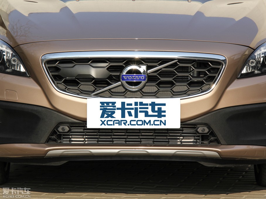 2014V40 Cross Country 2.0T T5 (q)