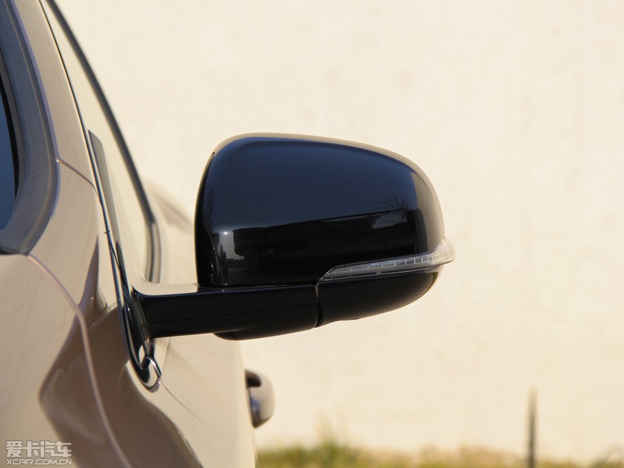 2014V40 Cross Country 2.0T T5 (q)