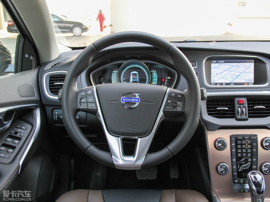 2014V40 Cross Country 2.0T T5 