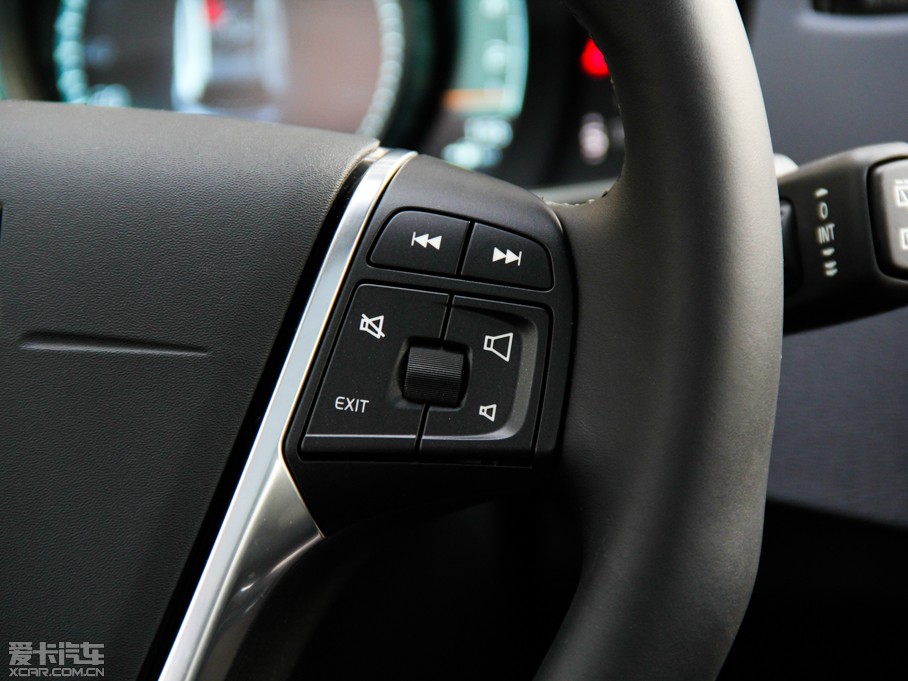 2014V40 Cross Country 2.0T T5 