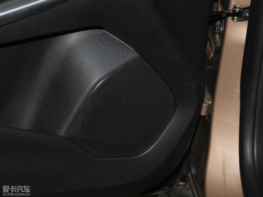 2014V40 Cross Country 2.0T T5 (q)