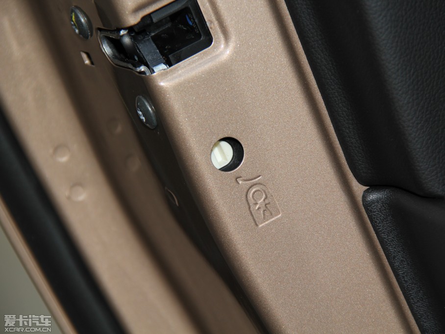 2014V40 Cross Country 2.0T T5 