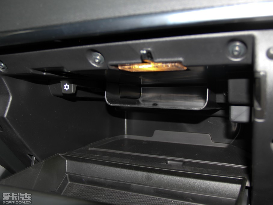 2014��V40 Cross Country 2.0T T5 ���(q��)�����