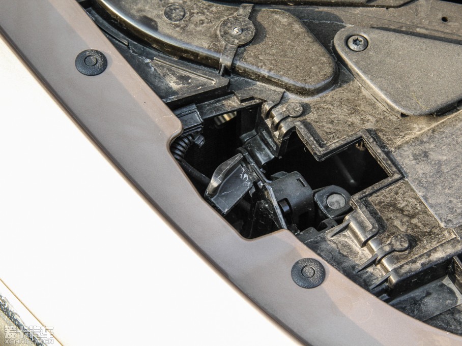 2014V40 Cross Country 2.0T T5 (q)