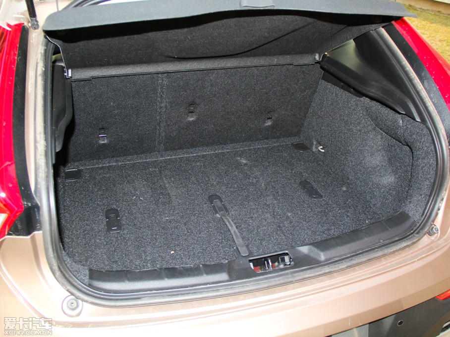 2014V40 Cross Country 2.0T T5 (q)