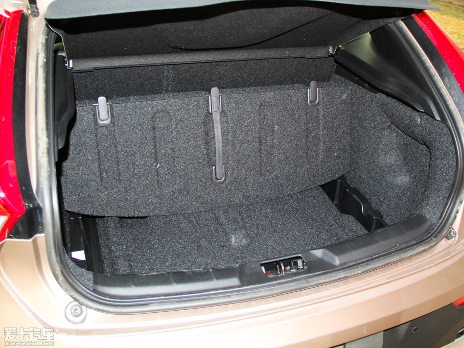 2014V40 Cross Country 2.0T T5 (q)